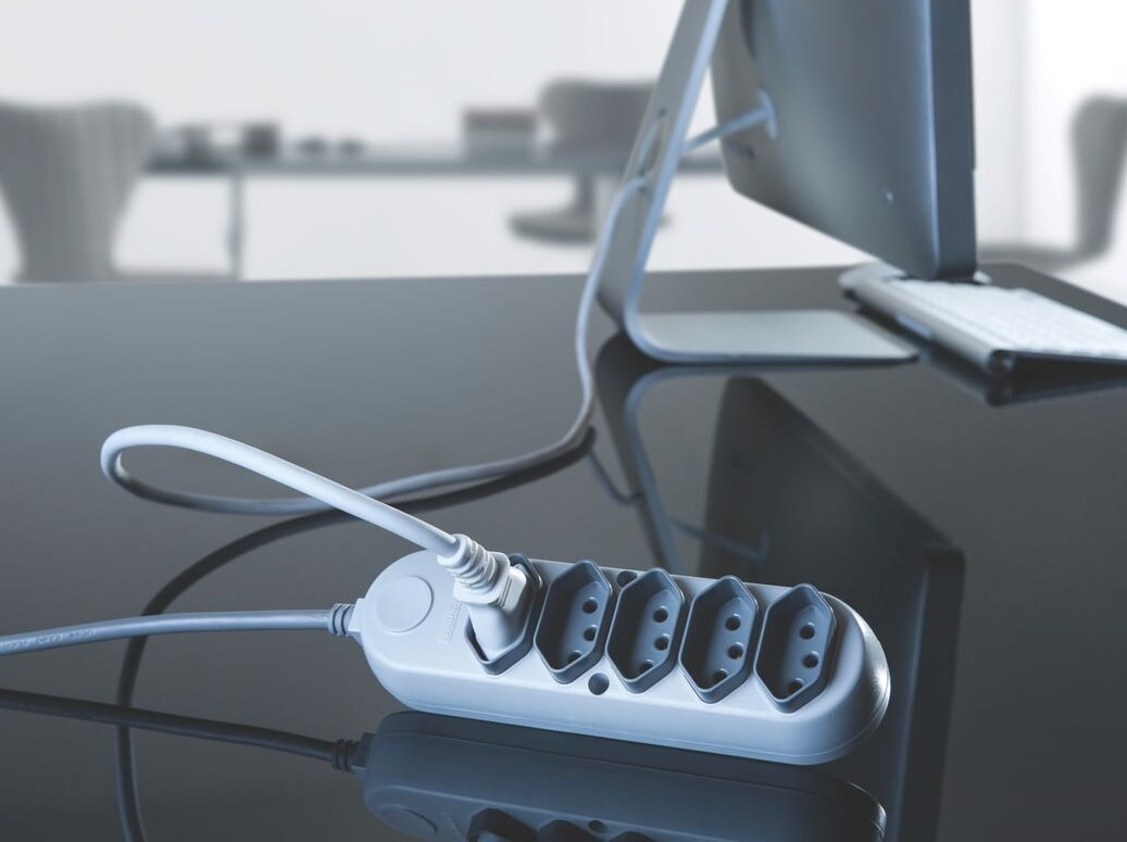 Extensão Elétrica Múltipla Tramontina 5 Tomadas 10A 250V Cabo 1,5m - 57504029