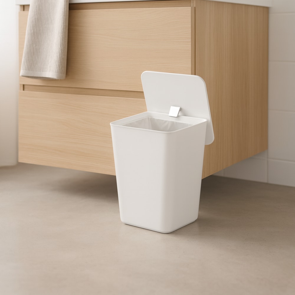 Lixeira Quadrada Arthi Branca 7L Com Tampa e Aramado Interno - 5090