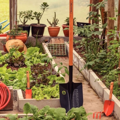 Pá de Bico Tramontina 460/30 em Aço Com Cabo de Madeira 120 cm - 77460534