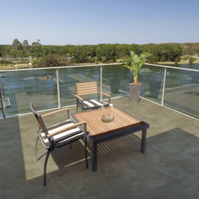 Porcelanato Externo 72x72cm Caixa 2,61m² Delta Itaara Raven Out Retificado - 3068