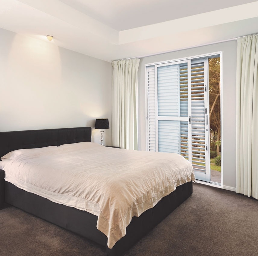 Porta de Correr Balcão em Aço 217x160x16.5cm Sasazaki Multiflex Prátika 3 Folhas Abertura Esquerda Branca - 26.35.002-6